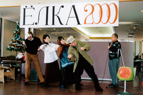 ヨールカ祭でのロシア語劇（2000）