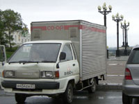 ハバロフスクの街に「さいたまコープ」の車が…