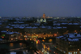 サンクトペテルブルクの朝景・中央は聖イサク寺院