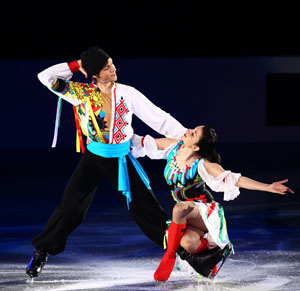 今月の表紙：世界ジュニアフィギュアスケート選手権　アイスダンス優勝　モニコ・ハリャービン組（ロシア）