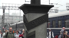 ウラジオストク駅　モスクワからの距離9,288kmの標識