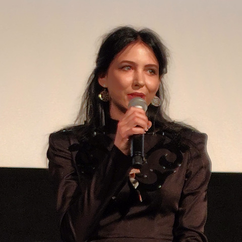 母親役のアンナ・スタルチェンコ